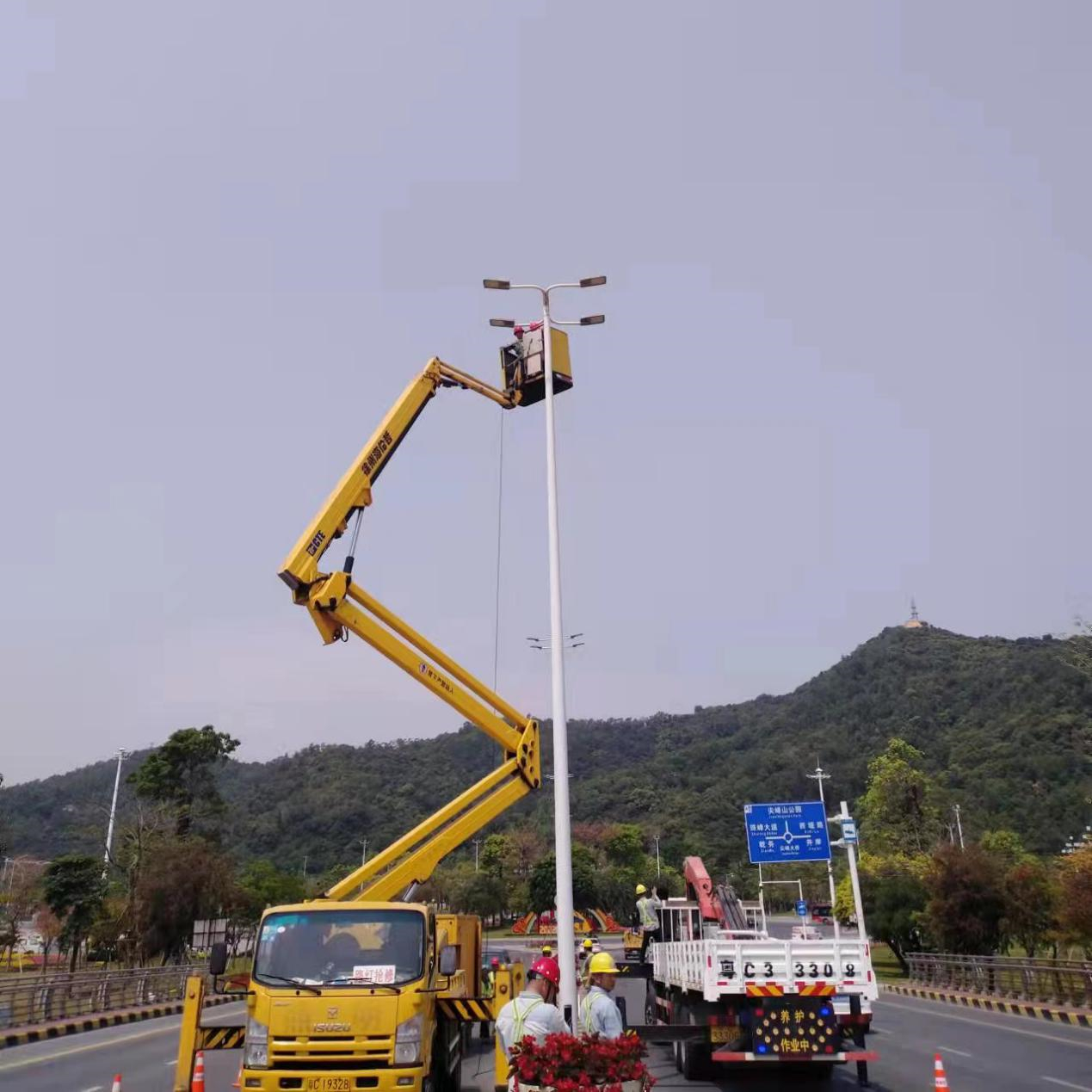 路灯抢修.jpg
