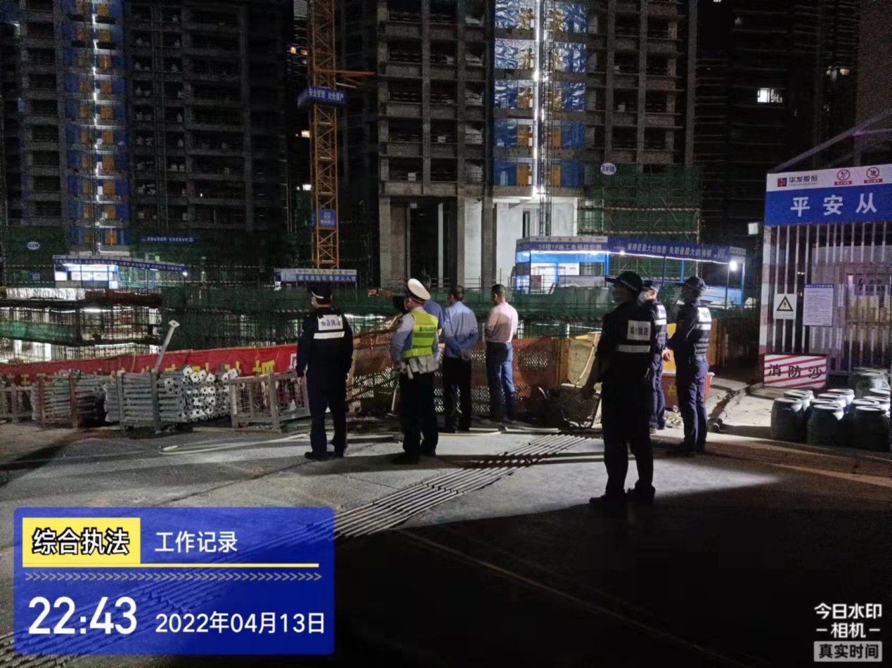 泥头车夜间施工.jpg