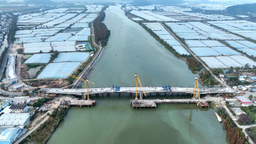 1月17日凌晨，斗门区上横大桥连续梁合龙，预计今年内建成通车。.jpg