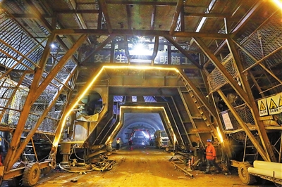 金唐东路（二期）工程隧道施工现场。.jpg