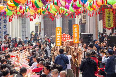百人长桌宴在斗门旧街举办。.jpg