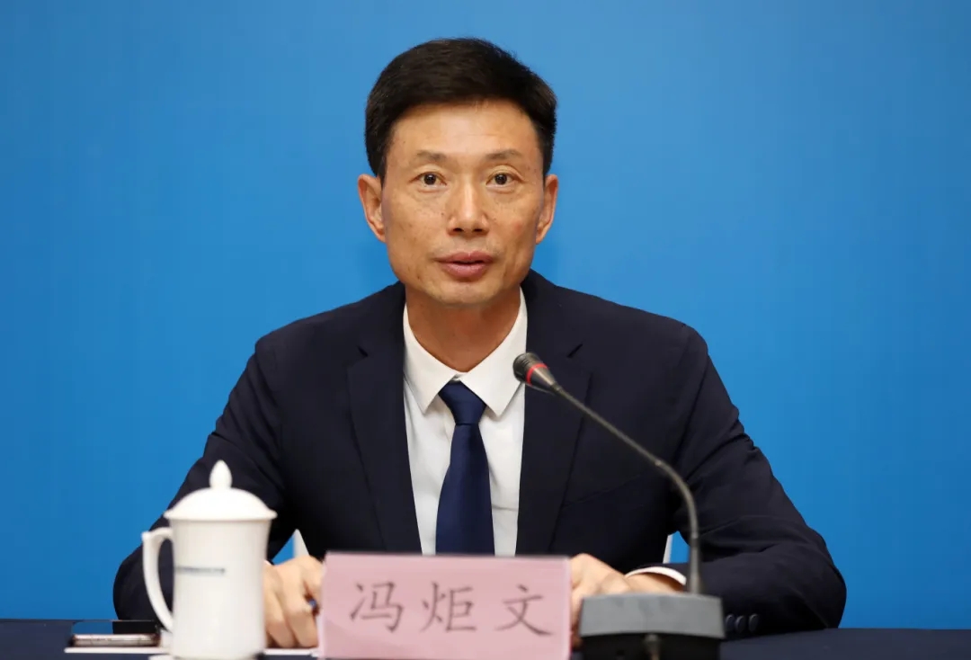 冯炬文.jpg