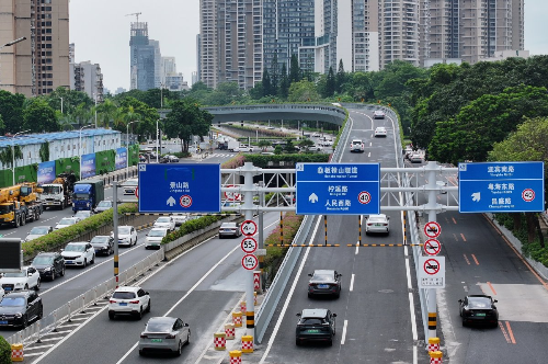 7月31日上午10时，九洲大道迎宾路匝道桥正式通车。.jpg
