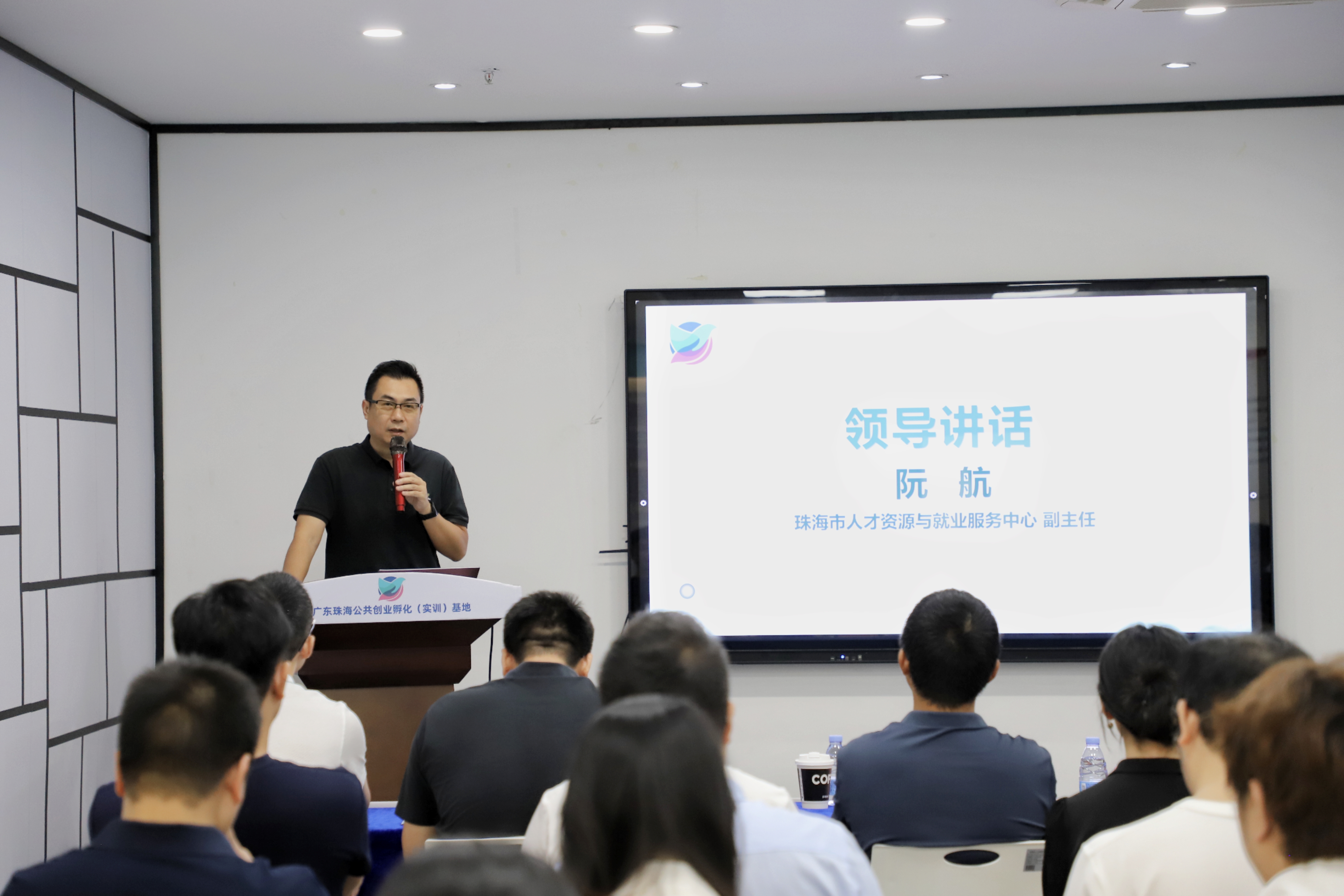 滚球投注人才资源与就业服务中心副主任 阮航.jpg