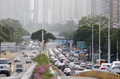 九洲大道交白石路跨线桥右幅通车。.jpg