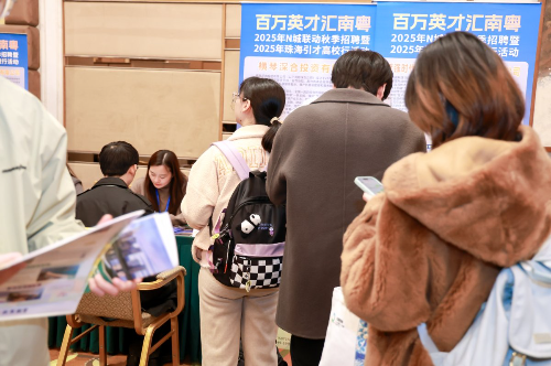 北京大学招聘现场。.jpeg