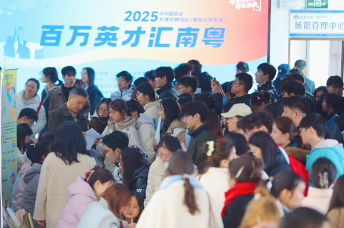 招聘活动吸引大批优秀学子。.jpg