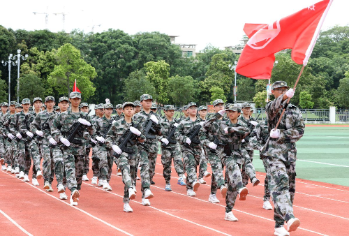 澳门学生国防教育营步操训练。.jpg