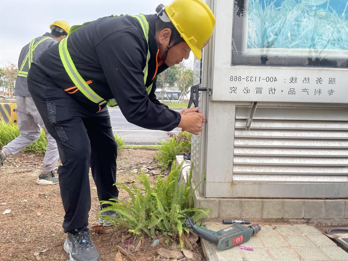 照明设施检查.jpg