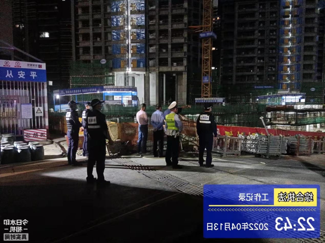 泥头车夜间施工.jpg