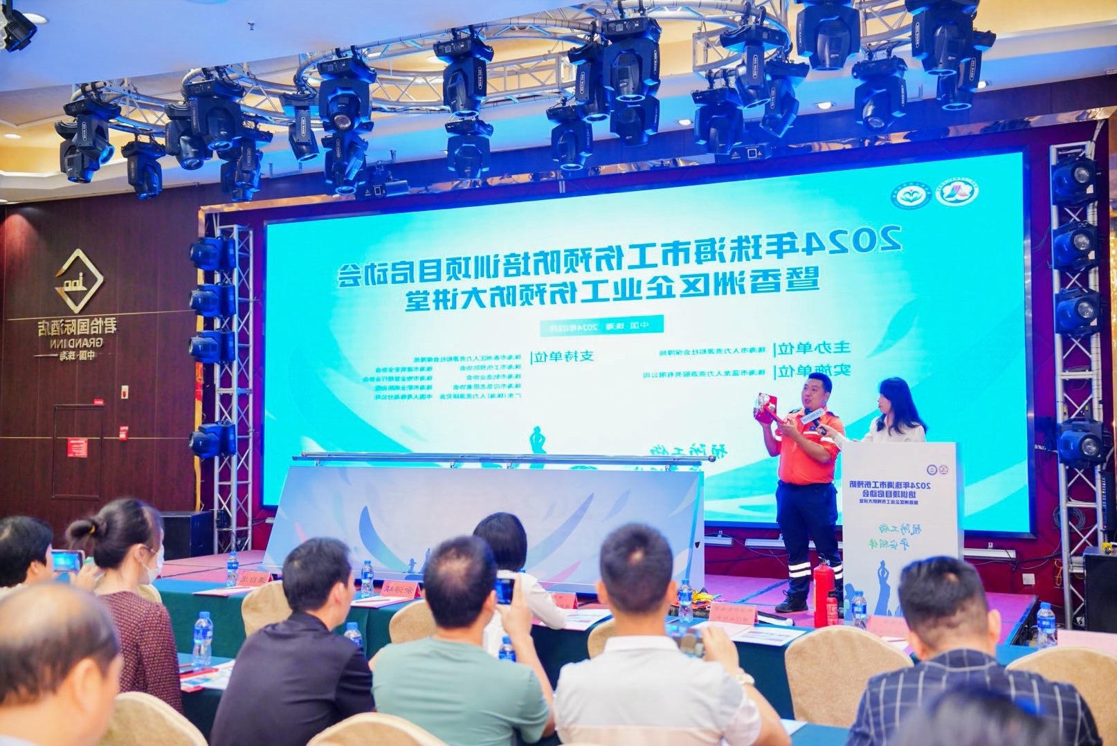 738ac76feba4aa9a82154c2c8814a05.jpg