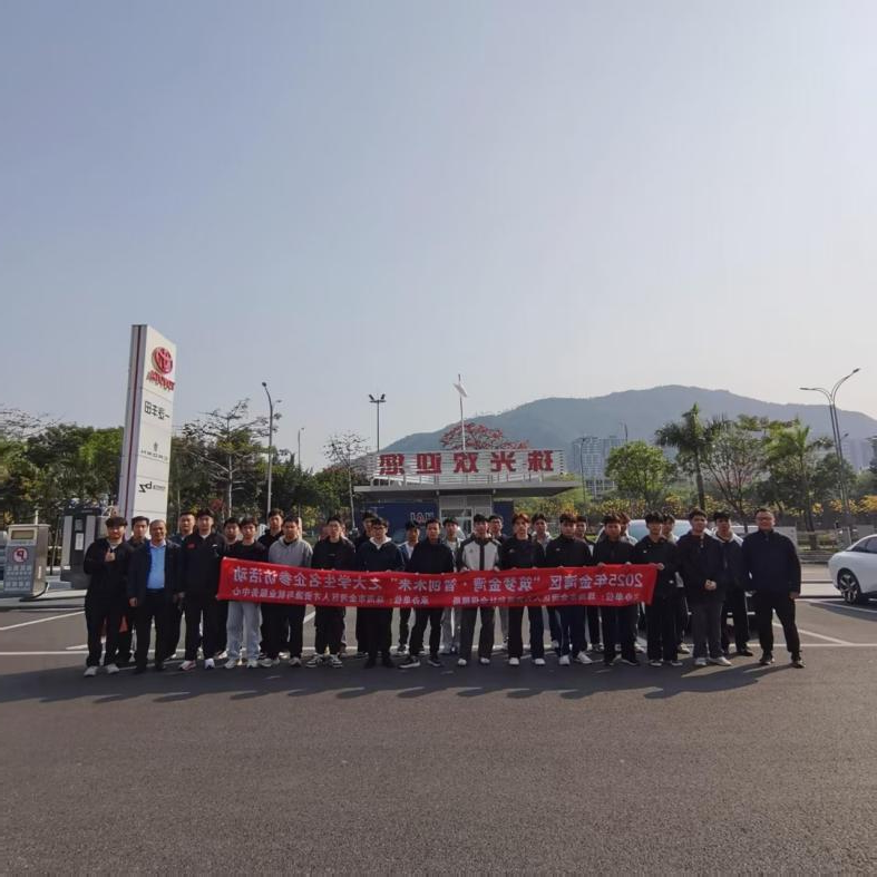 图4:区人力资源社会保障局与在线投注技师学院共同组织学生参访在线投注珠光汽车有限公司.png