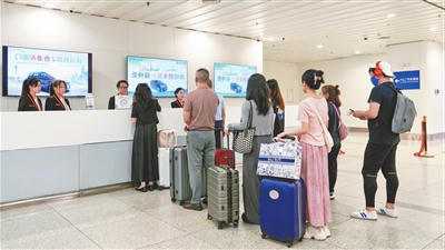 珠海机场开通往返香港客运服务。.jpg