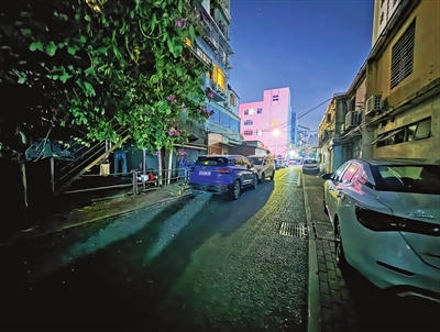 春成三巷照明设施安装前(上)与安装后(下)。.jpg