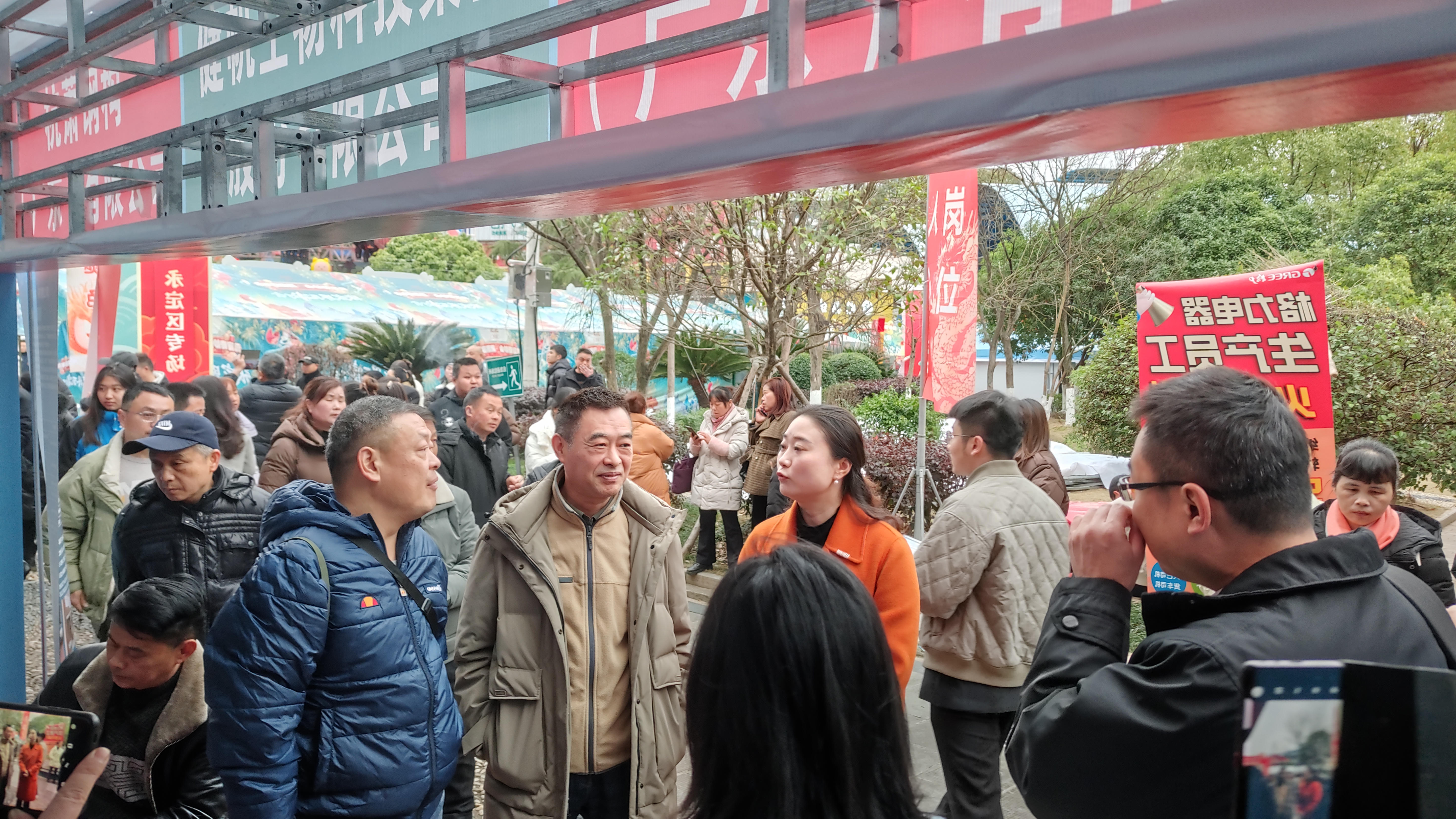 湖南省张家界市永定区劳务协作招聘活动现场.jpg