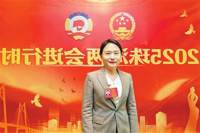 万山区管委会主任李娟.jpg