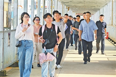 旅客即将登船。.jpg