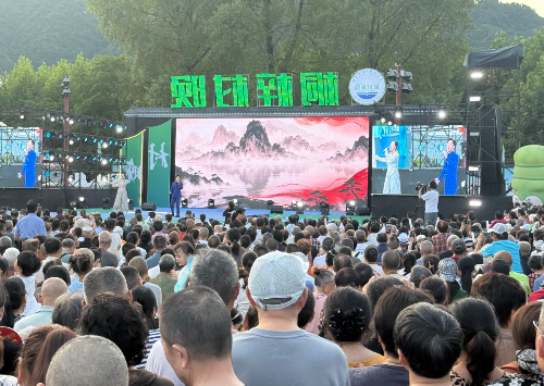 桐梓村晚演出现场。.jpg