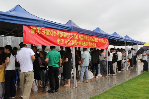 活动现场设置多板块特色展区。.jpg